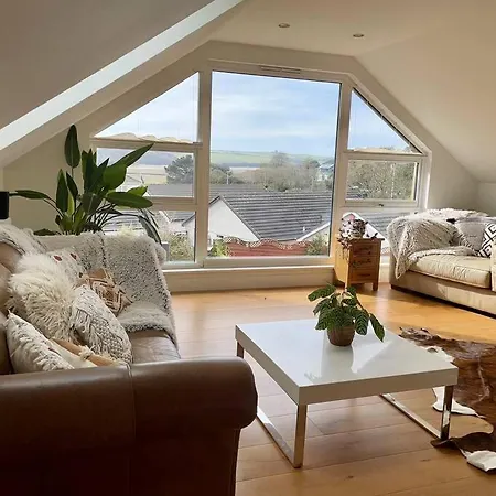 Holiday home Stunning 4 Bedroom With Wild Spa, Gym & Hot Tub *