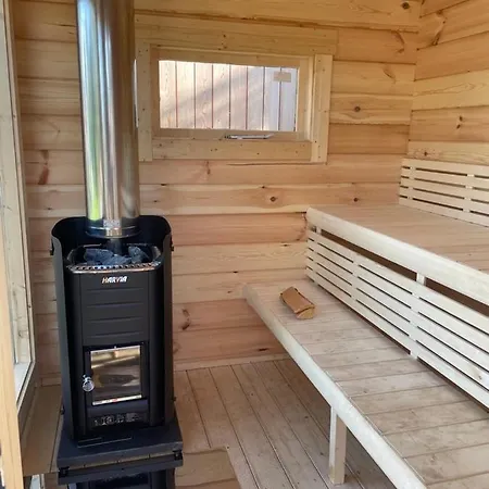 Holiday home Stunning 4 Bedroom With Wild Spa, Gym & Hot Tub