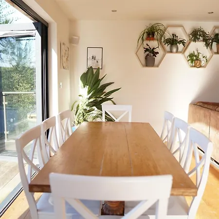 Stunning 4 Bedroom With Wild Spa, Gym & Hot Tub Newquay (Cornwall)
