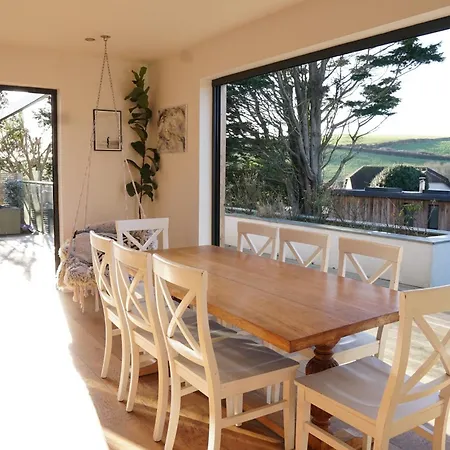 Stunning 4 Bedroom With Wild Spa, Gym & Hot Tub