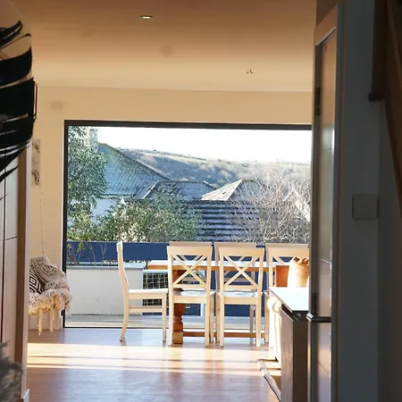 Stunning 4 Bedroom With Wild Spa, Gym & Hot Tub Holiday home *
