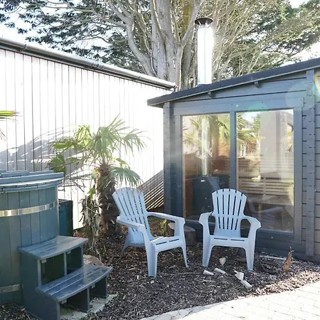 Stunning 4 Bedroom With Wild Spa, Gym & Hot Tub * Newquay (Cornwall)