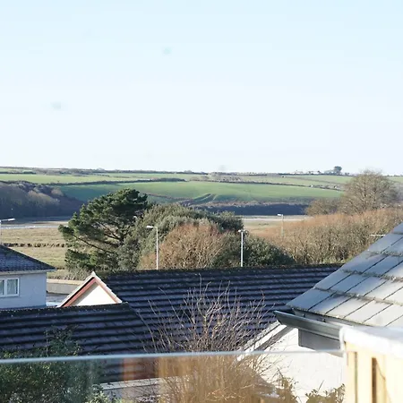 Stunning 4 Bedroom With Wild Spa, Gym & Hot Tub Holiday home *