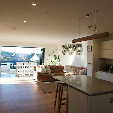 Stunning 4 Bedroom With Wild Spa, Gym & Hot Tub Newquay (Cornwall)