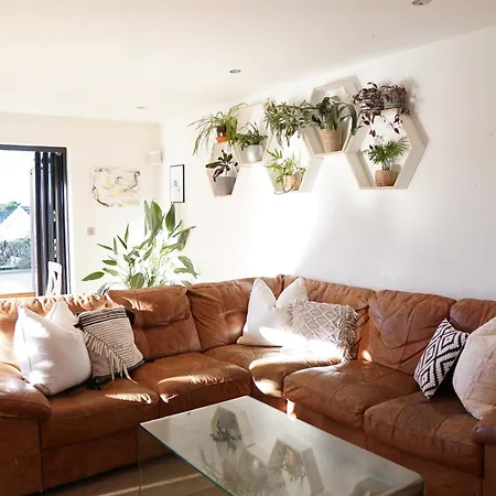 Holiday home Stunning 4 Bedroom With Wild Spa, Gym & Hot Tub