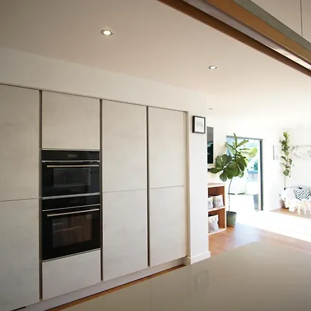 Stunning 4 Bedroom With Wild Spa, Gym & Hot Tub Newquay (Cornwall)