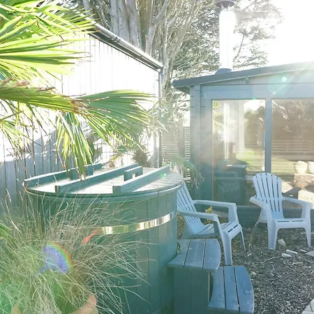 Stunning 4 Bedroom With Wild Spa, Gym & Hot Tub *